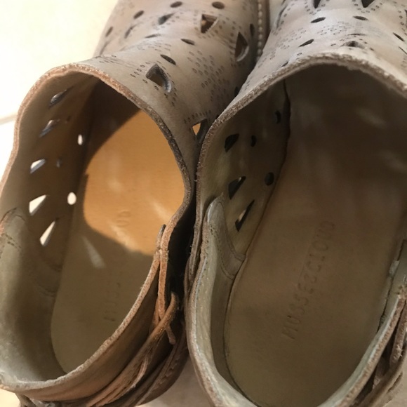 Shoes - Picture 3 of 9